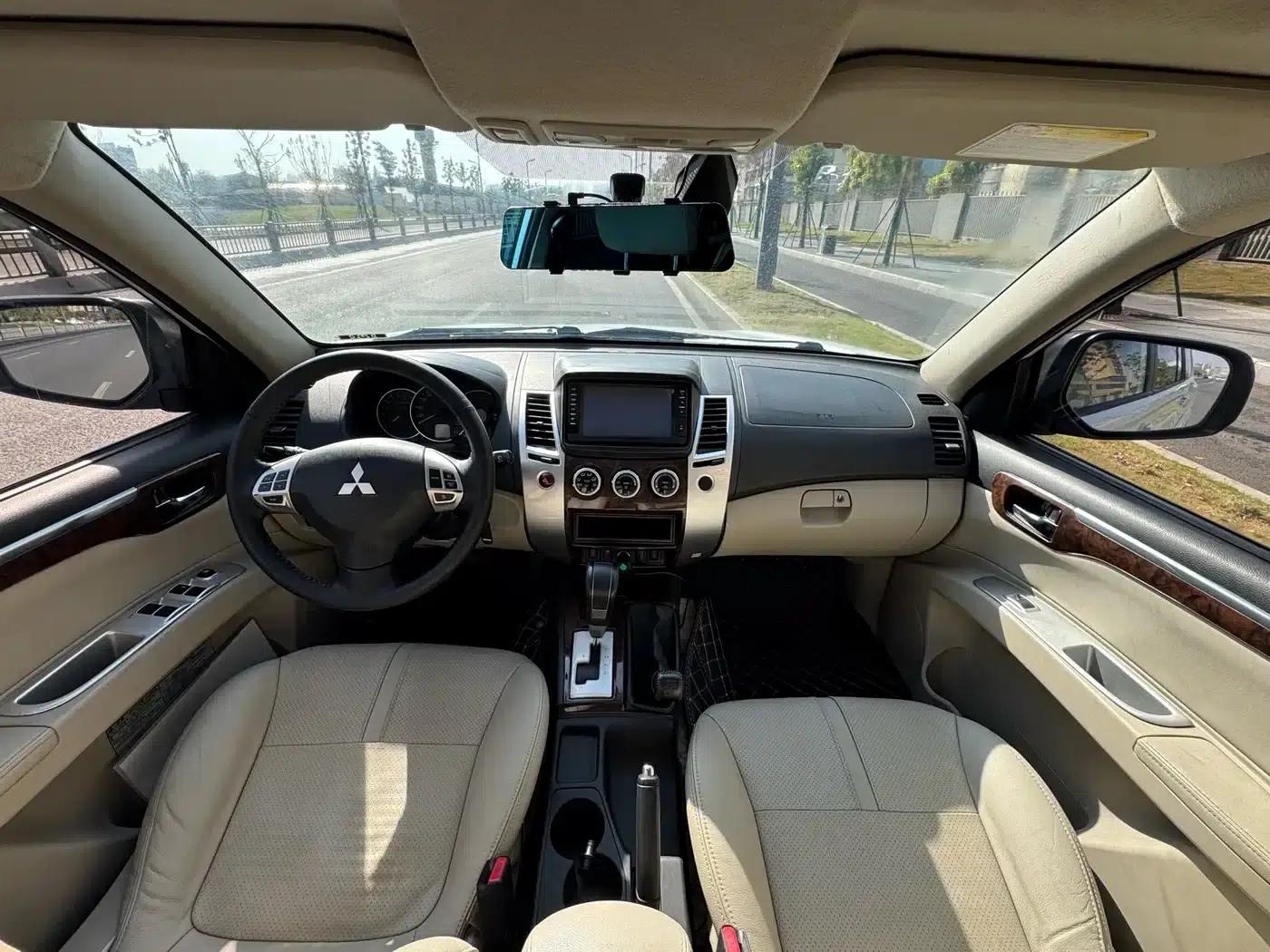 2013 Pajero Sport 3.0L Automatic 4WD Flagship Edition — миниатюра 7