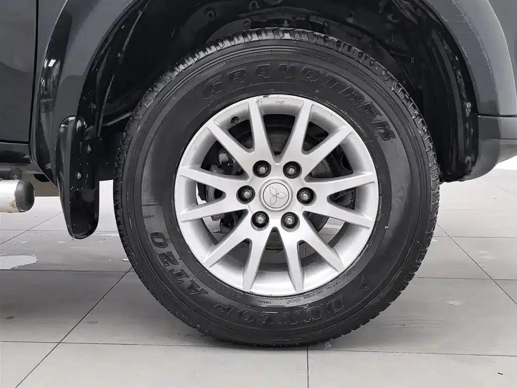 2013 Pajero Sport 3.0L Automatic 2WD Luxury Edition — миниатюра 17