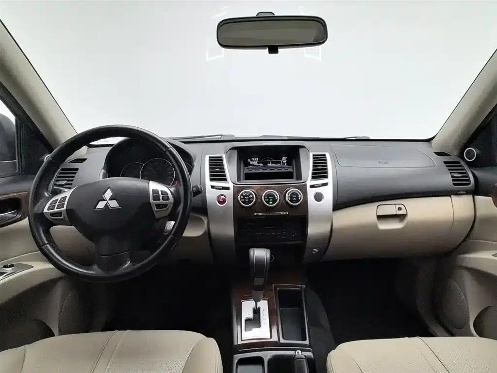2013 Pajero Sport 3.0L Automatic 2WD Luxury Edition — миниатюра 5
