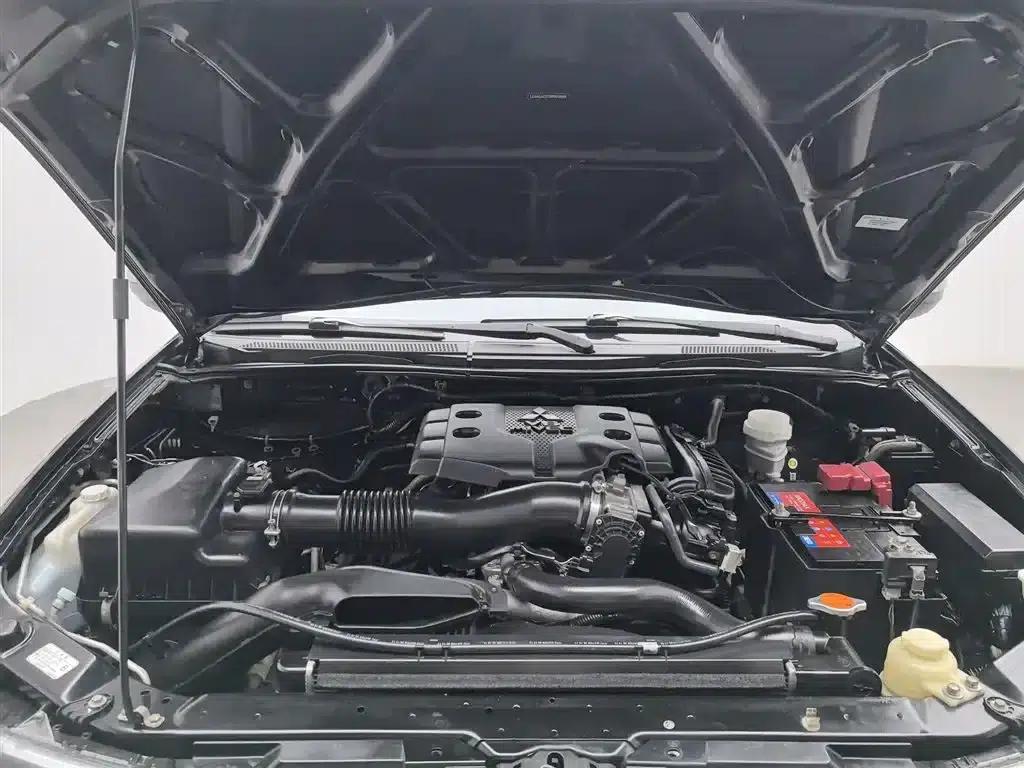 2013 Pajero Sport 3.0L Automatic 2WD Luxury Edition — миниатюра 6