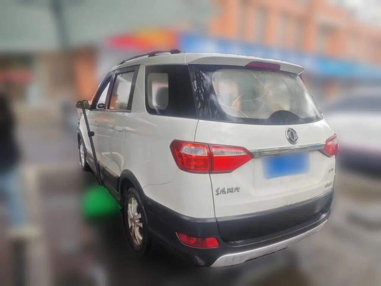 Dongfeng Fengon 370 2016 1.5L Manual Standard Edition SFG15-05 7 Seats — миниатюра 4