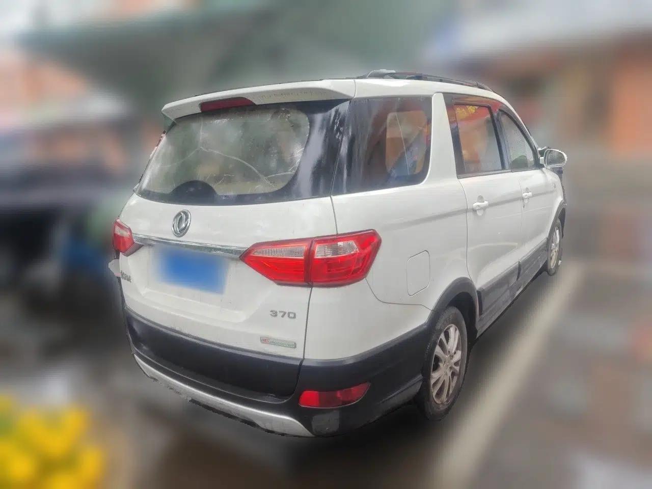 Dongfeng Fengon 370 2016 1.5L Manual Standard Edition SFG15-05 7 Seats — миниатюра 6