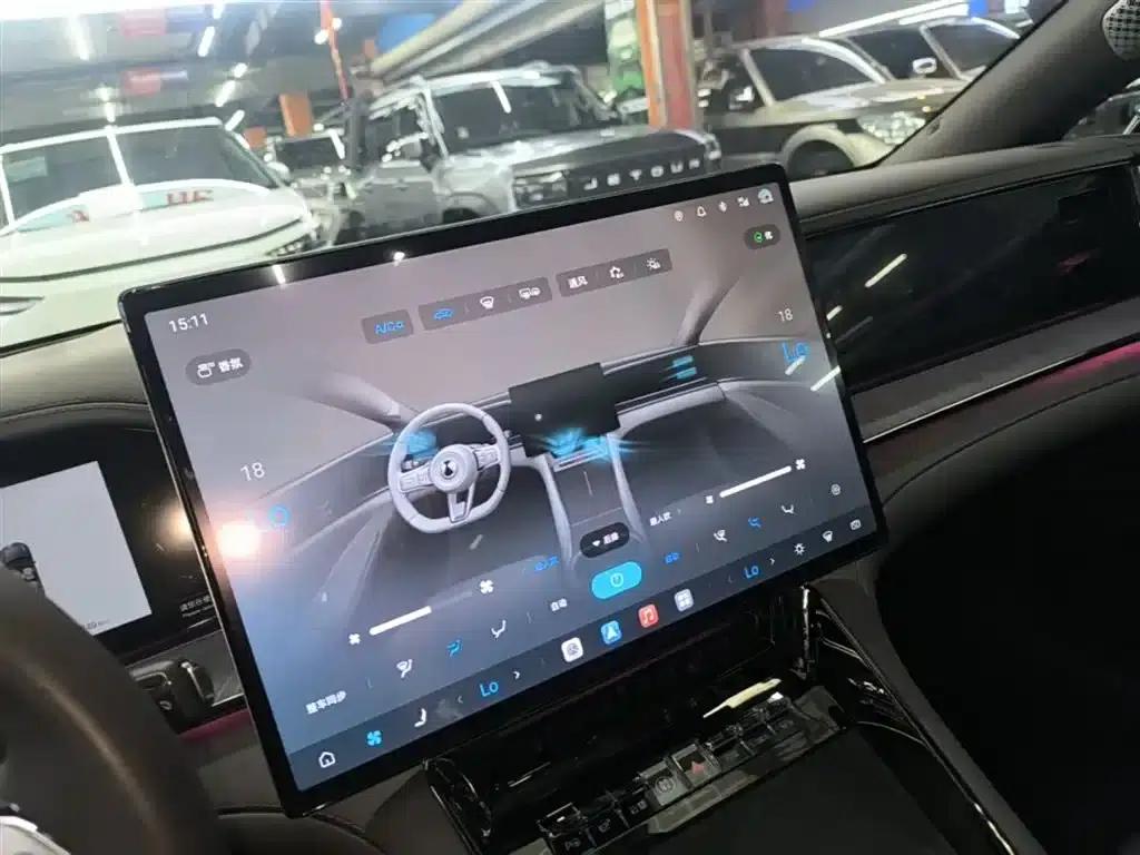 Denza Z9 2024 630km AWD Max Edition — миниатюра 13