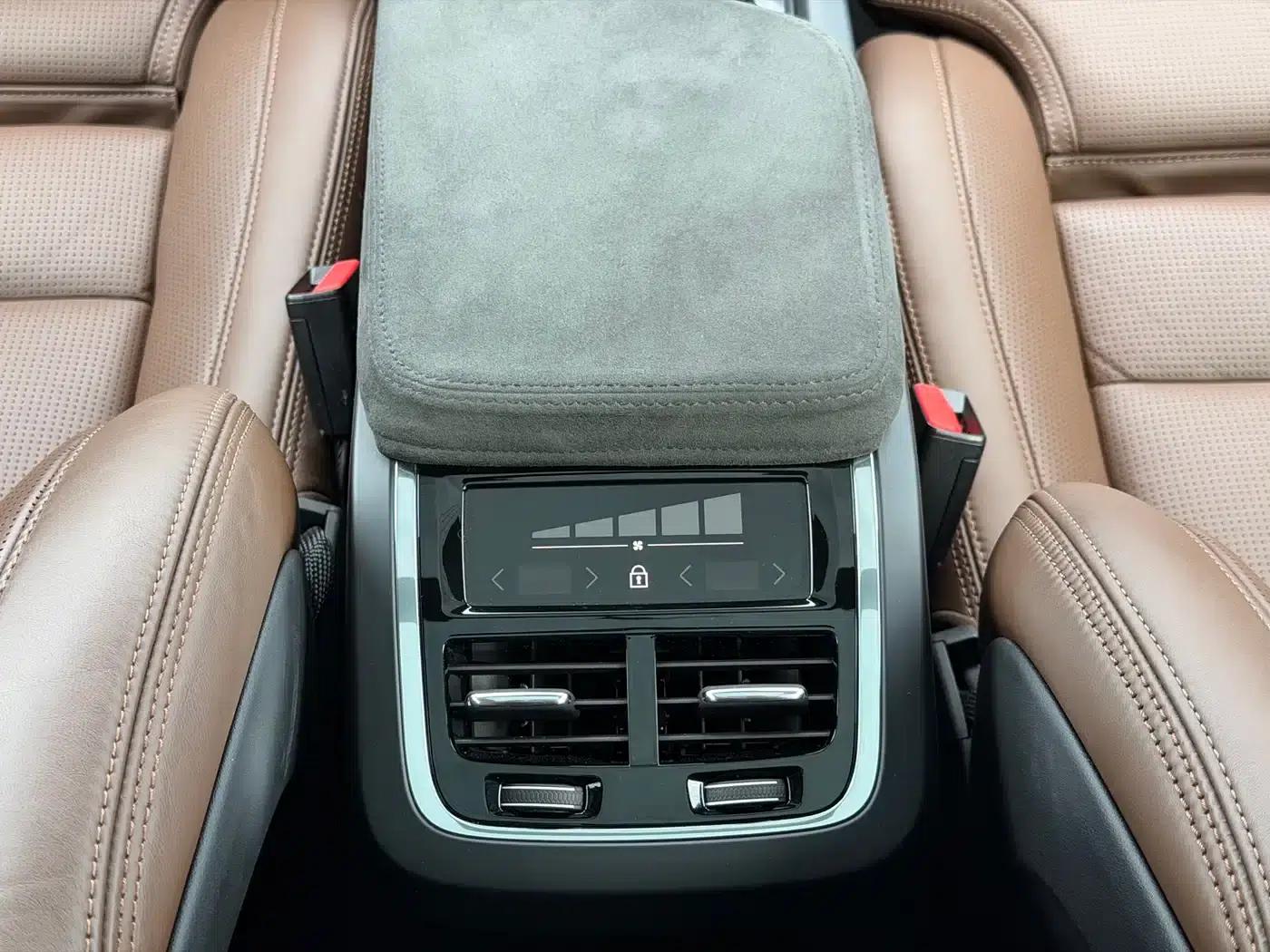 2021 Volvo XC90 Plug-in Hybrid E-Drive Hybrid T8 Inscription Luxury Edition (7-seater) — миниатюра 15