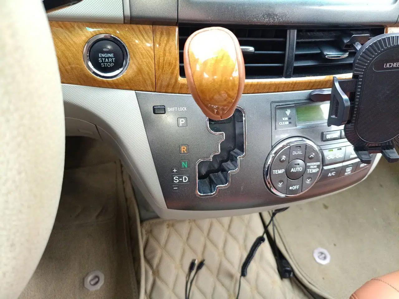 Toyota Previa 2012 2.4L 7-Seater Luxury Edition — миниатюра 15