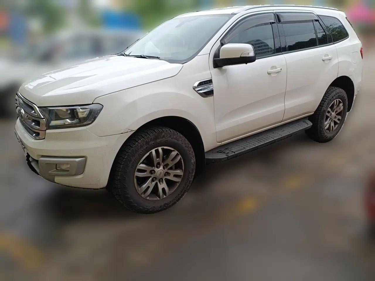 Ford Everest 2016 2.0T Gasoline Automatic 4x4 Luxury Edition — миниатюра 1