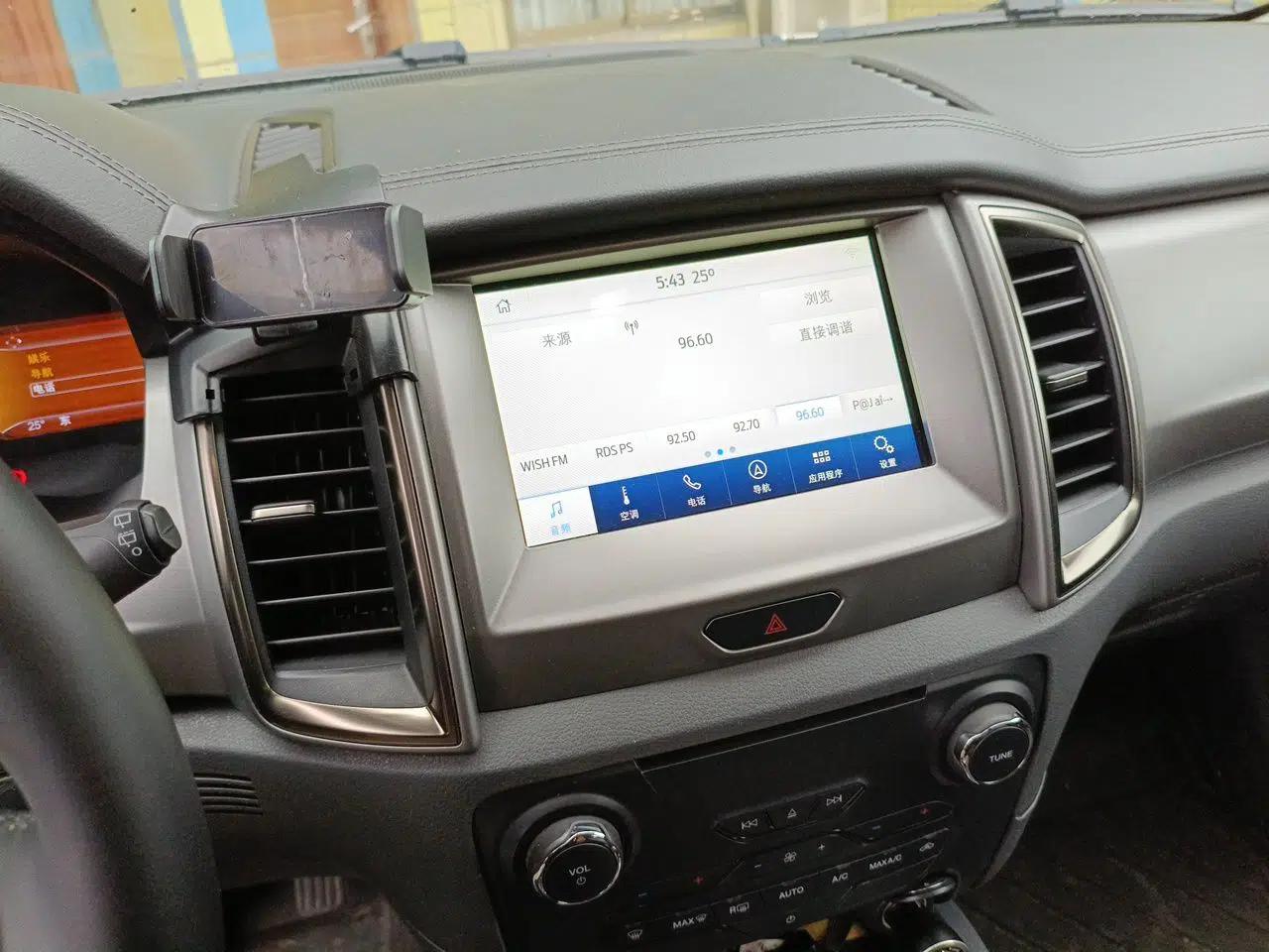 Ford Everest 2016 2.0T Gasoline Automatic 4x4 Luxury Edition — миниатюра 14