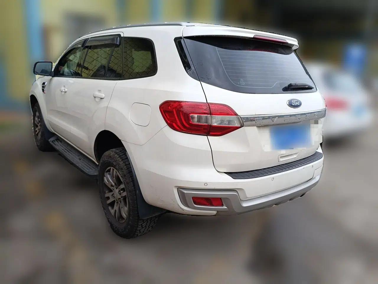Ford Everest 2016 2.0T Gasoline Automatic 4x4 Luxury Edition — миниатюра 4