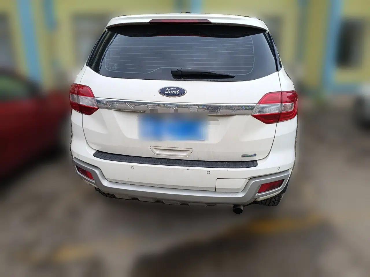 Ford Everest 2016 2.0T Gasoline Automatic 4x4 Luxury Edition — миниатюра 5