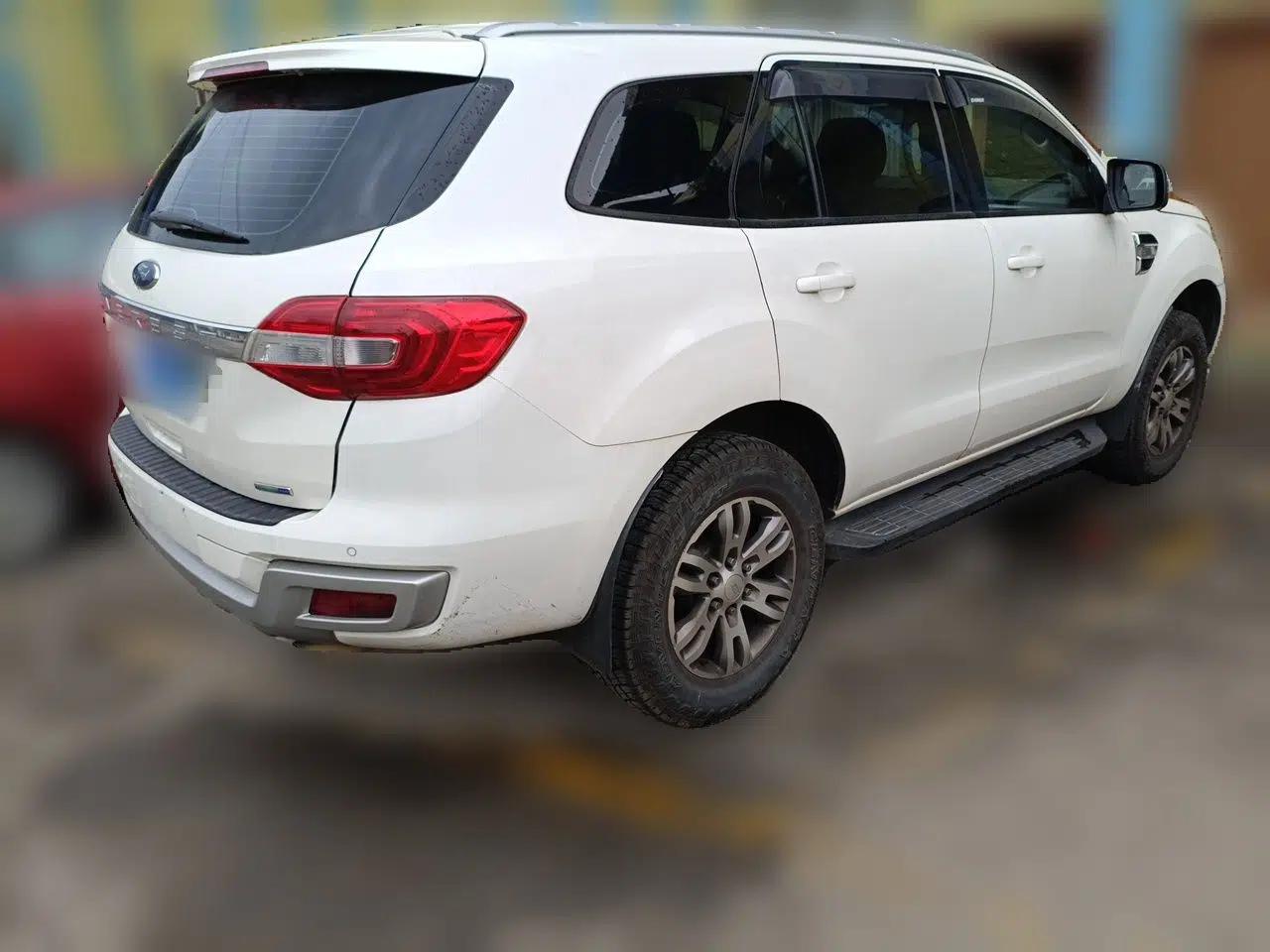 Ford Everest 2016 2.0T Gasoline Automatic 4x4 Luxury Edition — миниатюра 6