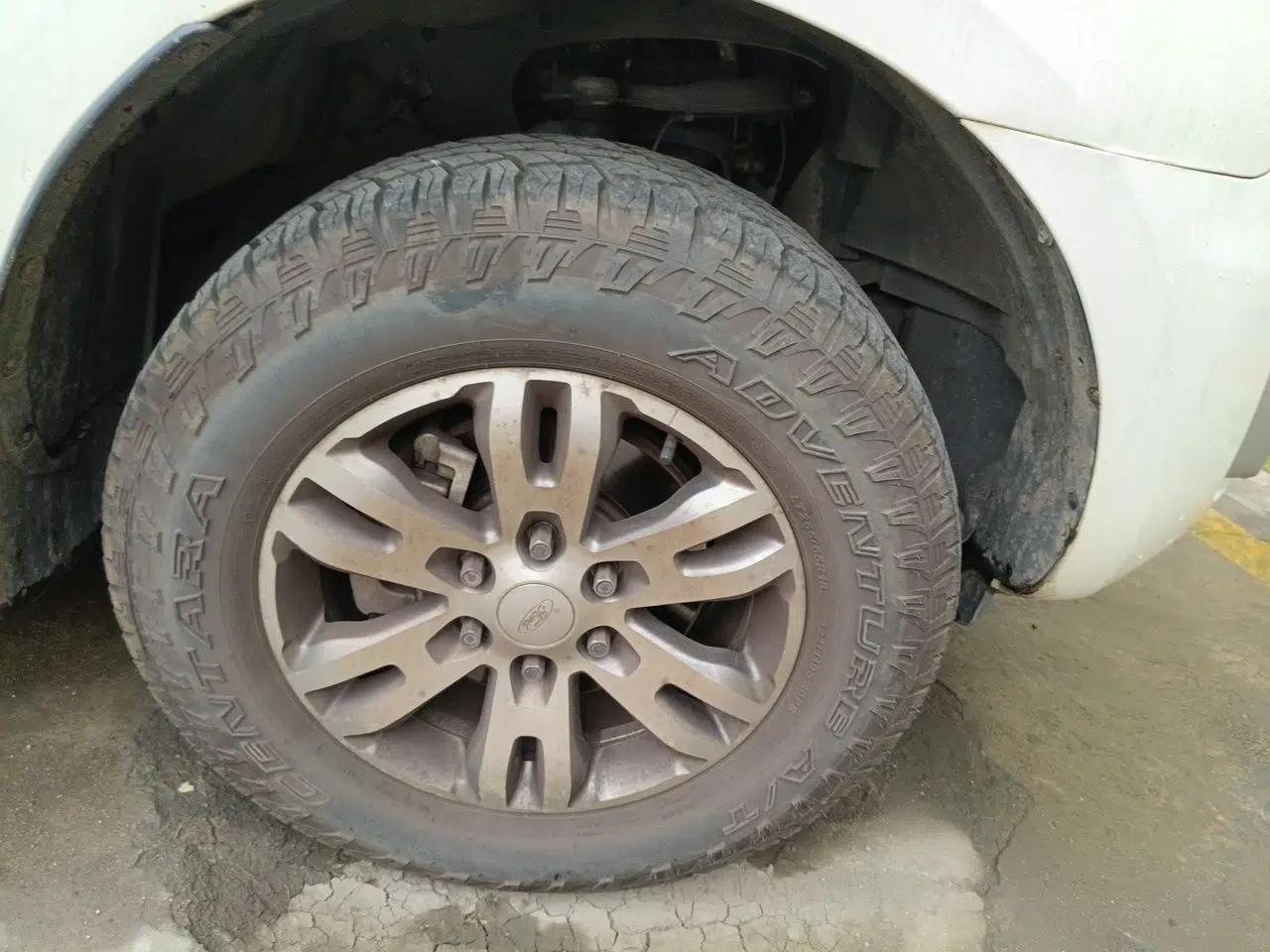 Ford Everest 2016 2.0T Gasoline Automatic 4x4 Luxury Edition — миниатюра 8