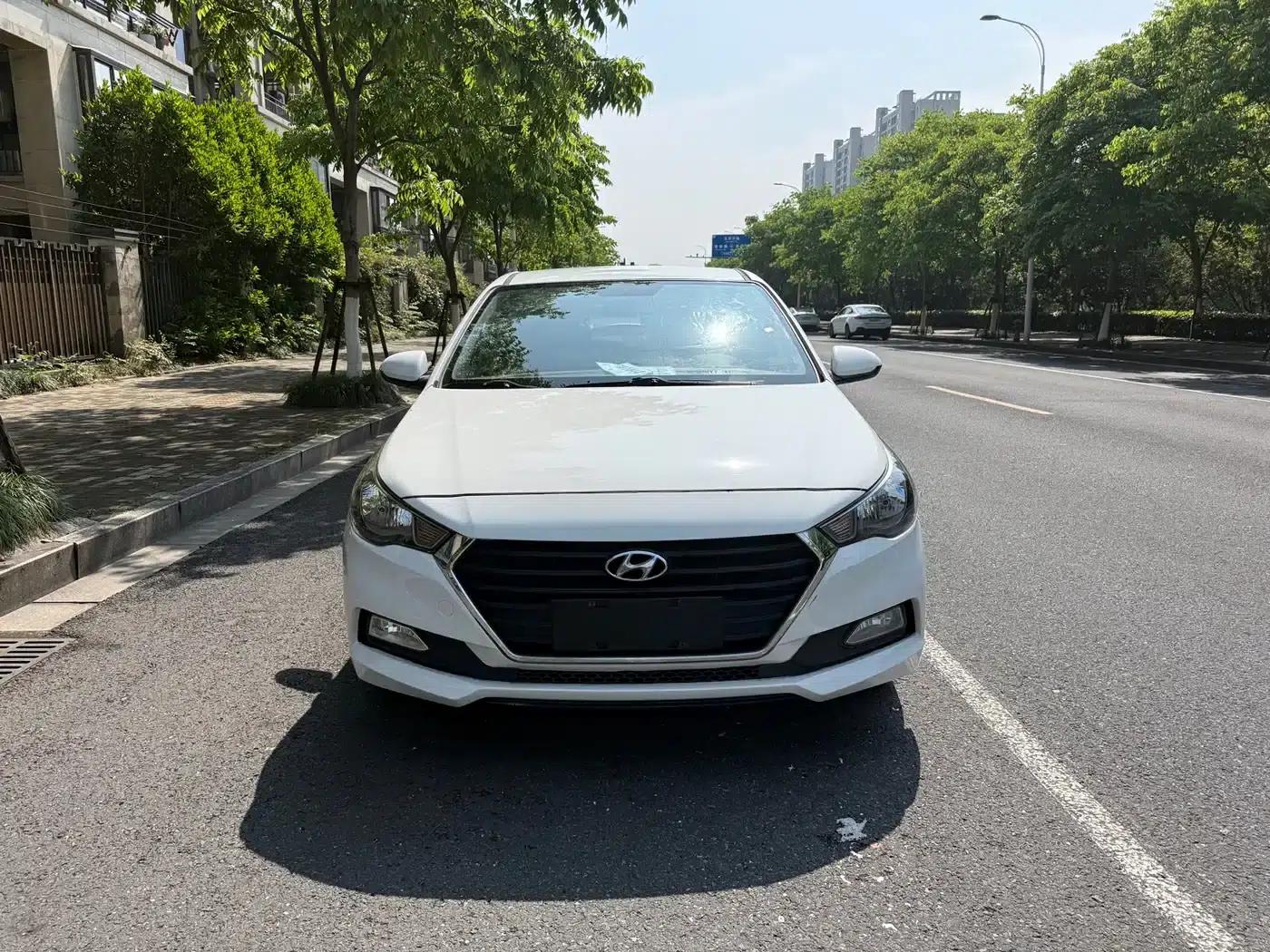 2016 Hyundai Verna 1.4L Automatic Sport — миниатюра 2