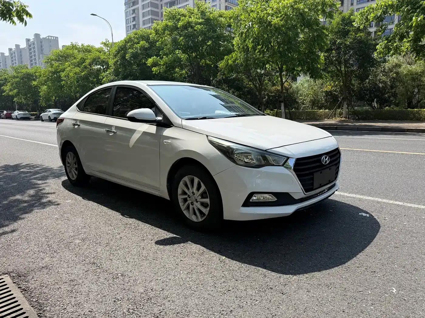 2016 Hyundai Verna 1.4L Automatic Sport — миниатюра 3