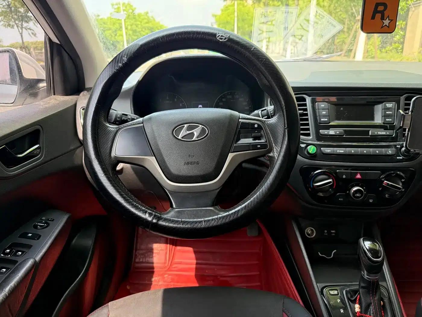 2016 Hyundai Verna 1.4L Automatic Sport — миниатюра 6