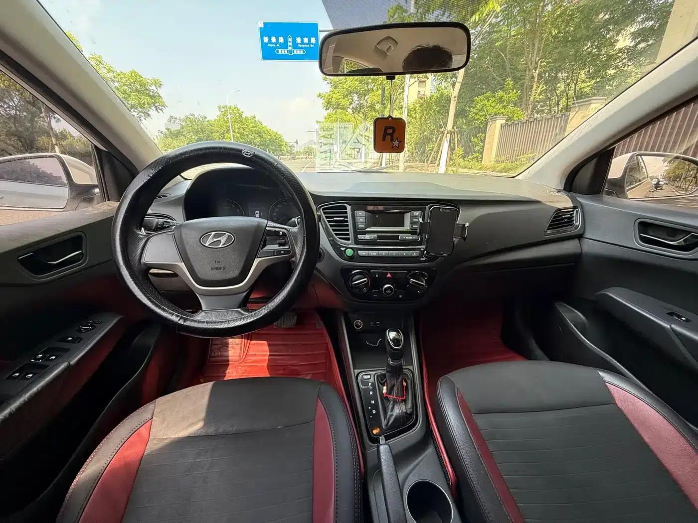 2016 Hyundai Verna 1.4L Automatic Sport — миниатюра 7