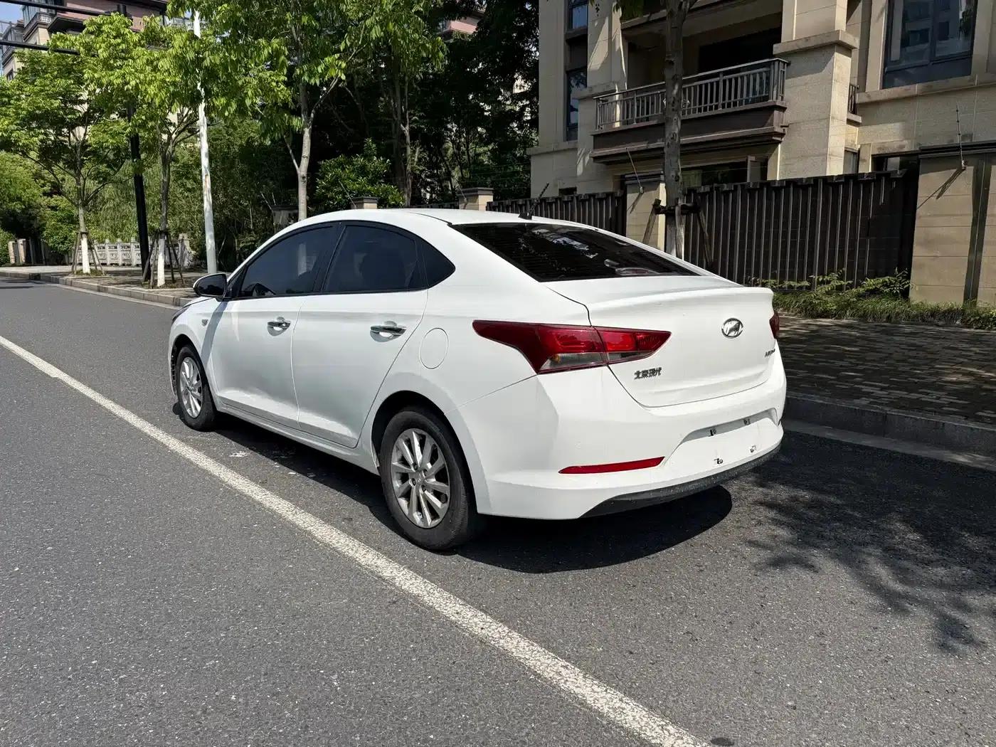 2016 Hyundai Verna 1.4L Automatic Sport — миниатюра 8