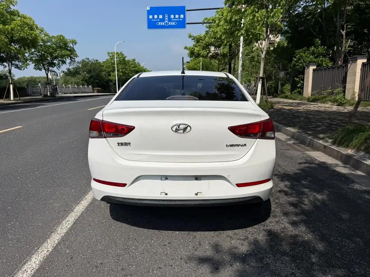 2016 Hyundai Verna 1.4L Automatic Sport — миниатюра 9