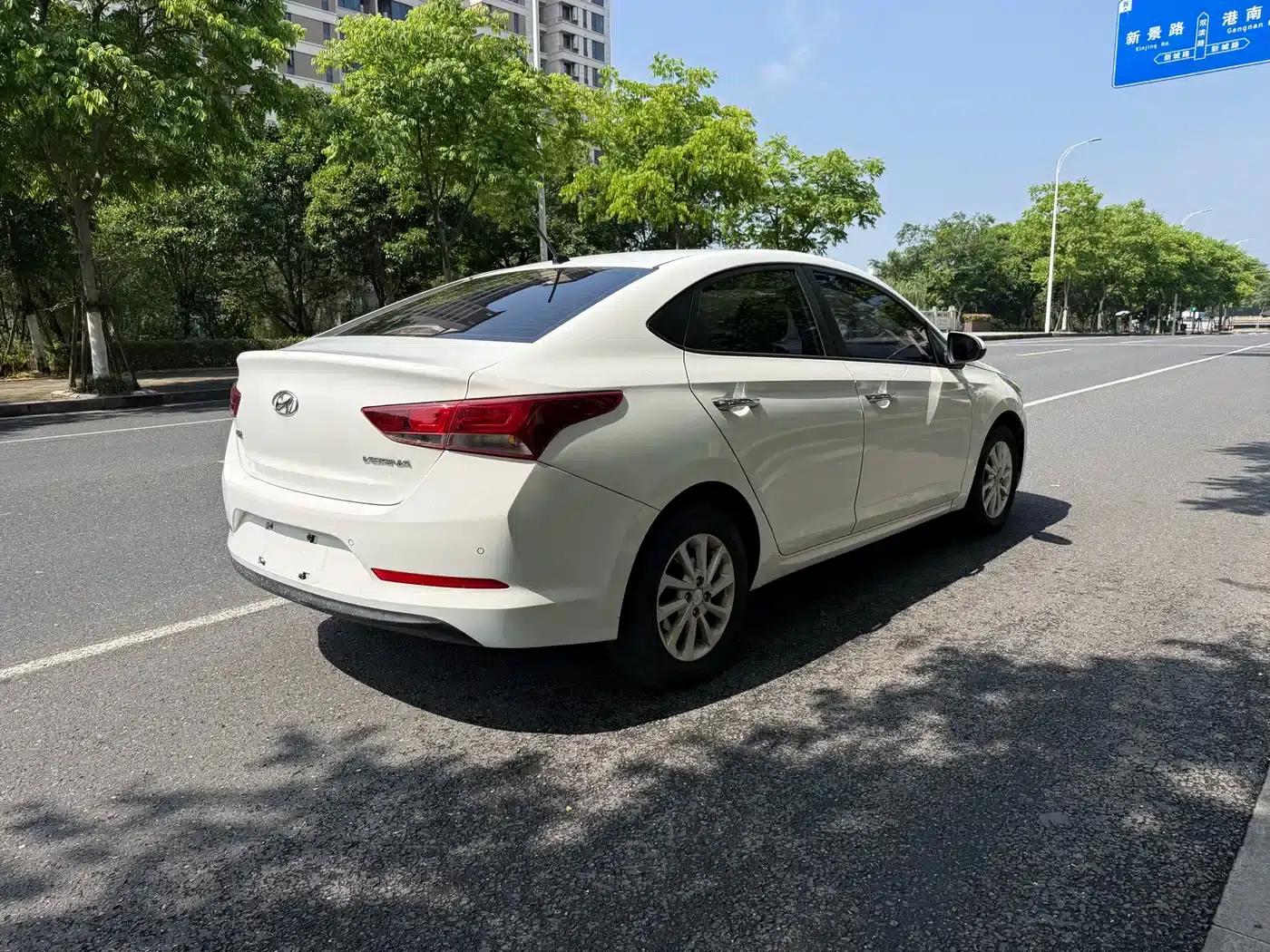 2016 Hyundai Verna 1.4L Automatic Sport — миниатюра 10