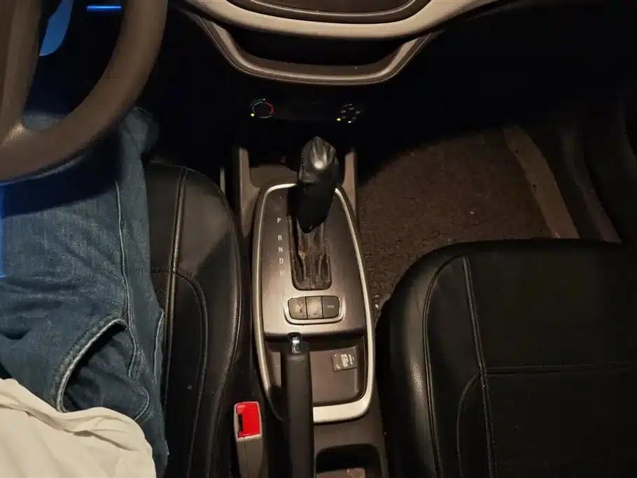Chevrolet Aveo RV 2016 1.5L Automatic Comfortline Edition — миниатюра 16