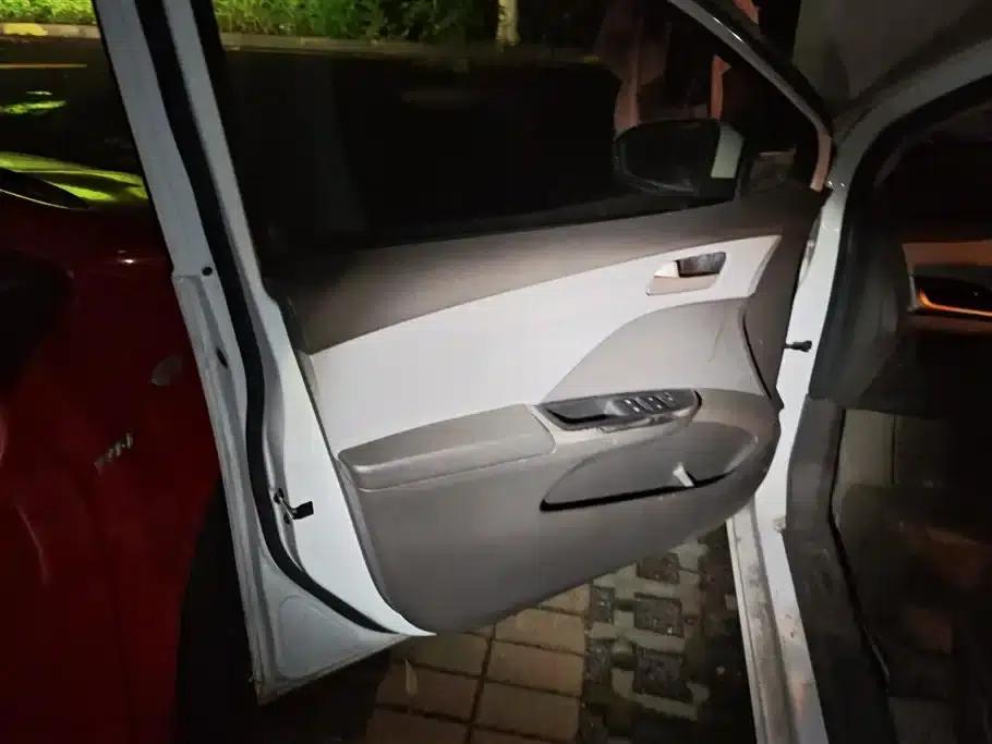 Chevrolet Aveo RV 2016 1.5L Automatic Comfortline Edition — миниатюра 7