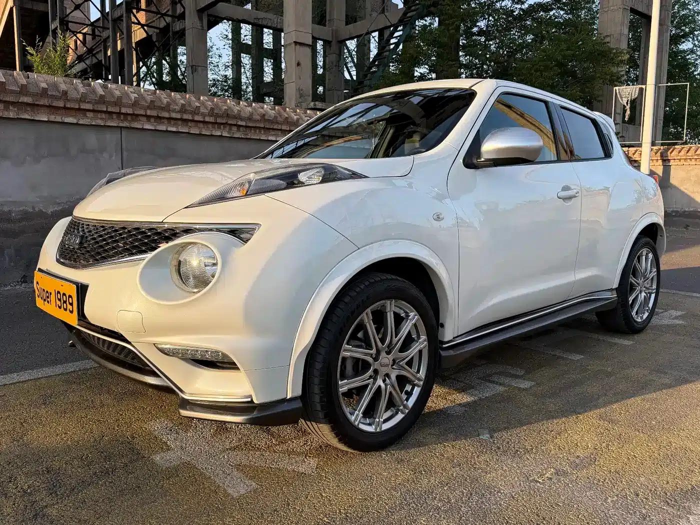 Infiniti ESQ 2014 1.6L Premium Edition — миниатюра 1