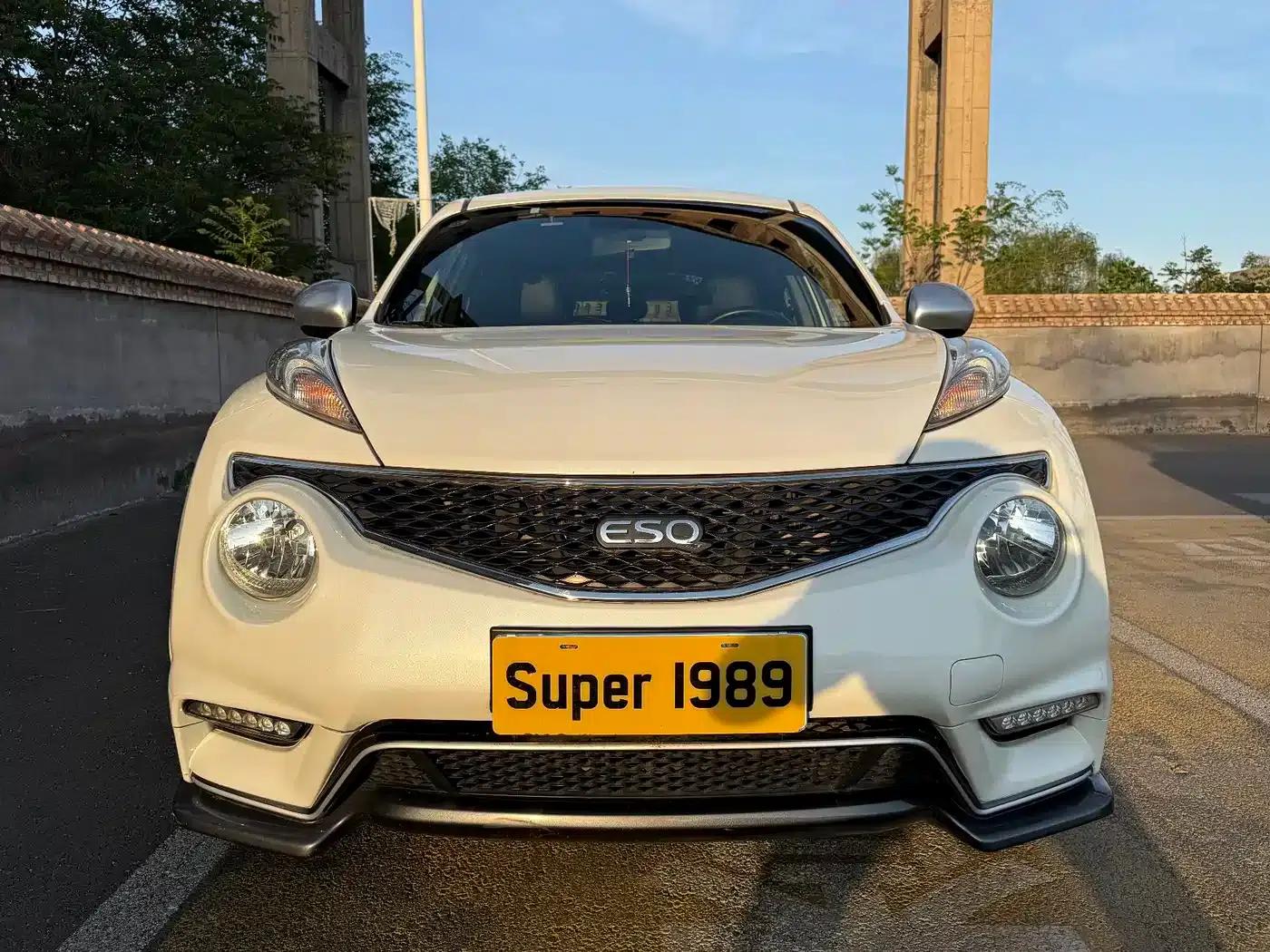 Infiniti ESQ 2014 1.6L Premium Edition — миниатюра 2