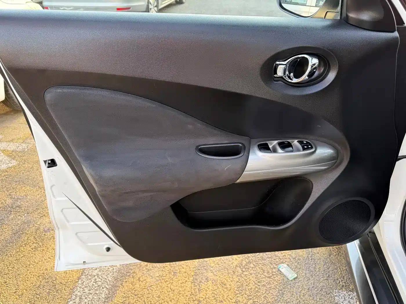 Infiniti ESQ 2014 1.6L Premium Edition — миниатюра 11