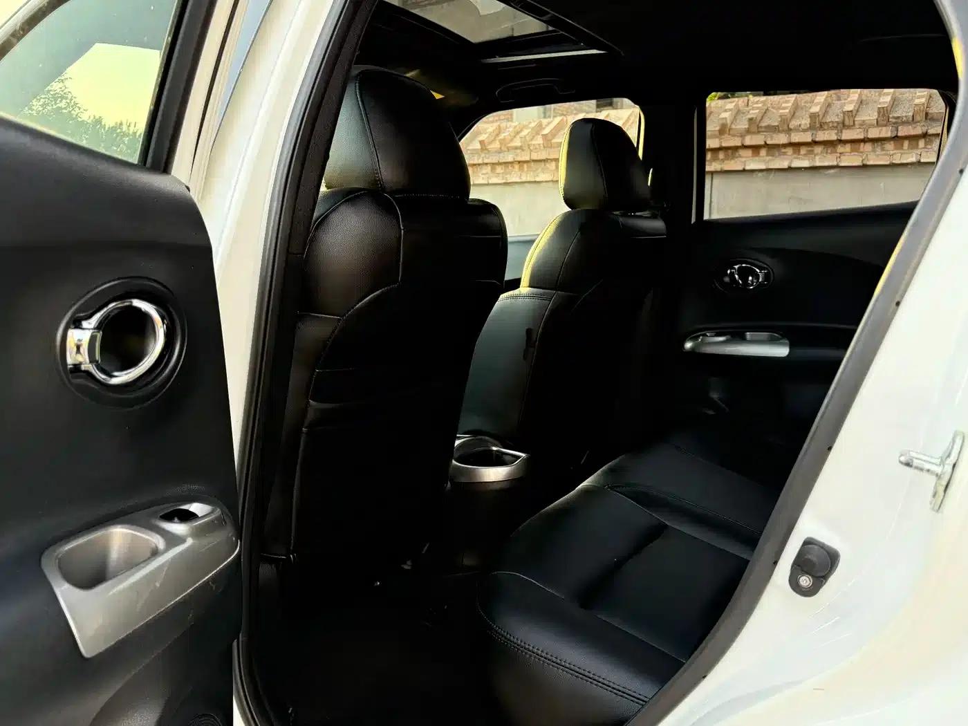 Infiniti ESQ 2014 1.6L Premium Edition — миниатюра 13