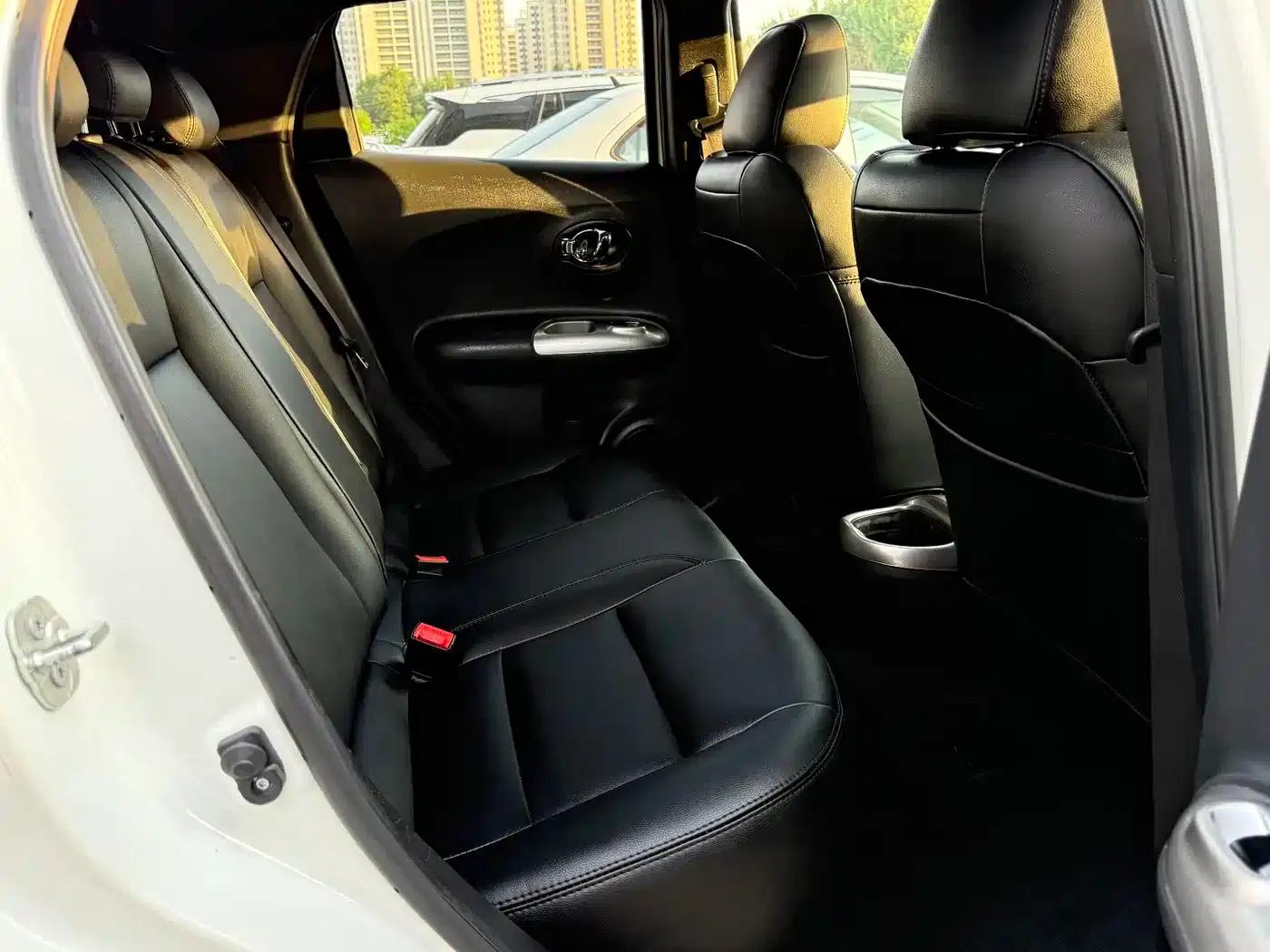 Infiniti ESQ 2014 1.6L Premium Edition — миниатюра 15
