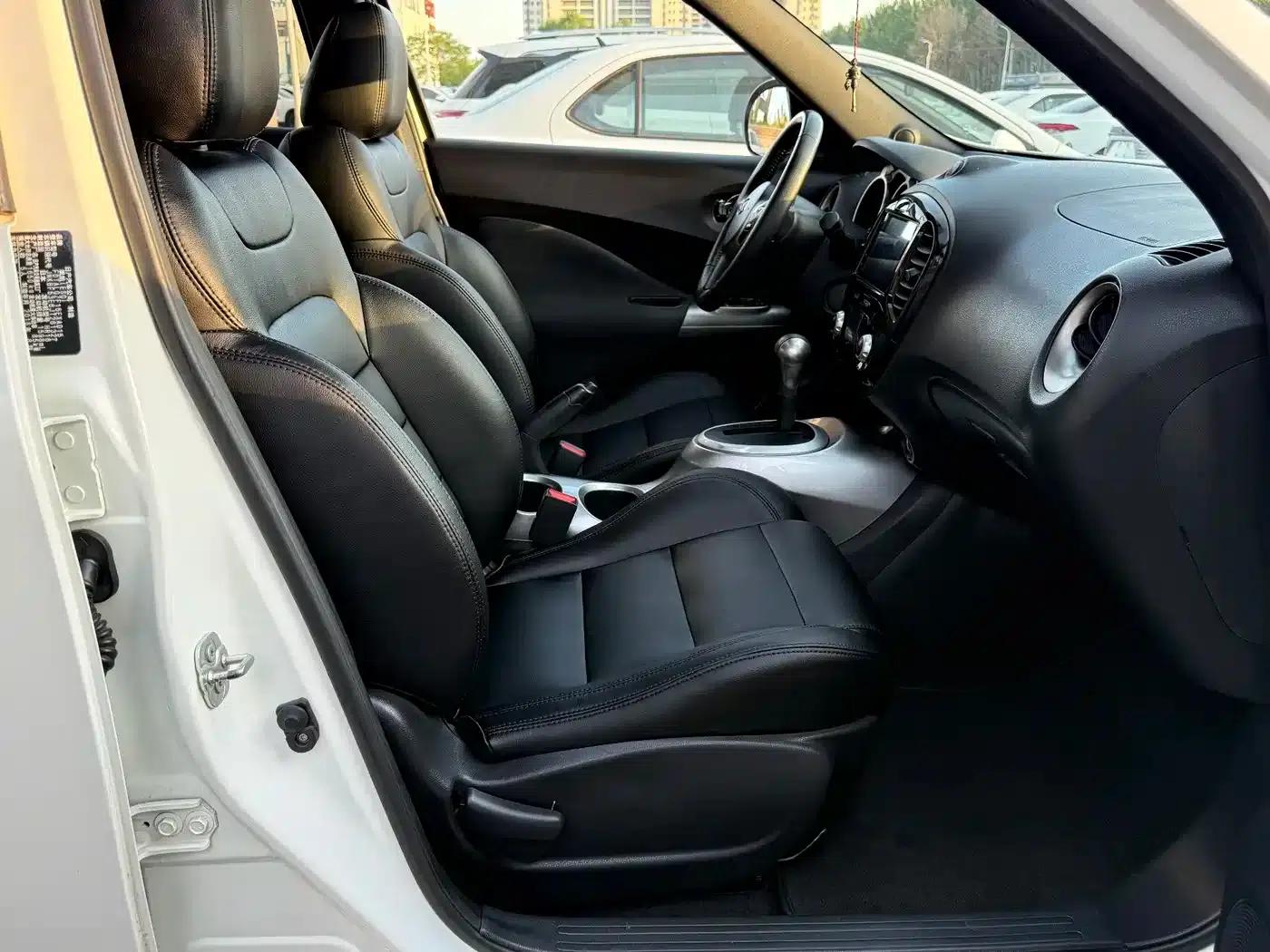Infiniti ESQ 2014 1.6L Premium Edition — миниатюра 18