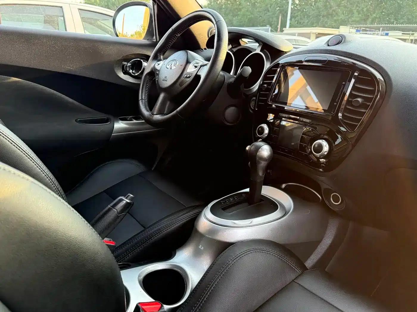 Infiniti ESQ 2014 1.6L Premium Edition — миниатюра 19