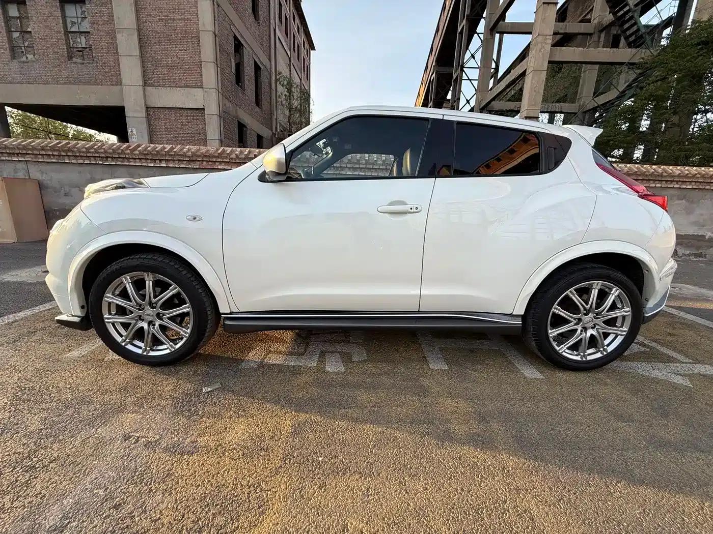 Infiniti ESQ 2014 1.6L Premium Edition — миниатюра 8
