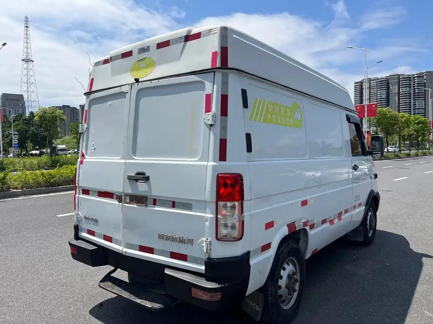 Iveco DeYi 2017 2.8T V35 Van with Mid-Rise, 3/6 Seats 43S5 — миниатюра 6