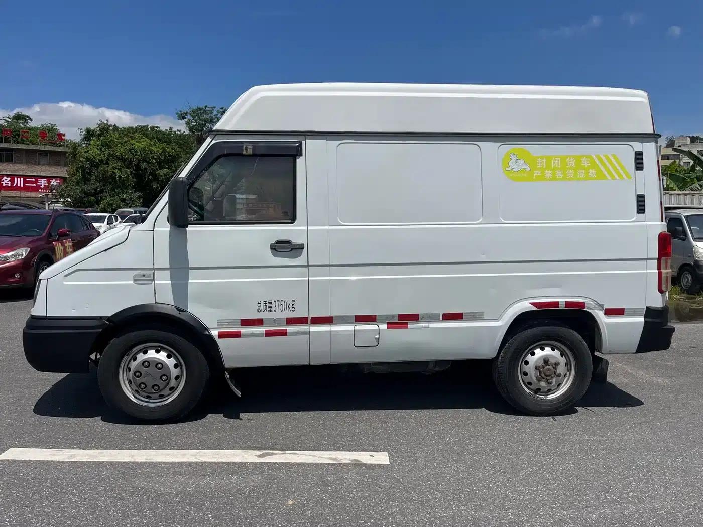 Iveco DeYi 2017 2.8T V35 Van with Mid-Rise, 3/6 Seats 43S5 — миниатюра 7