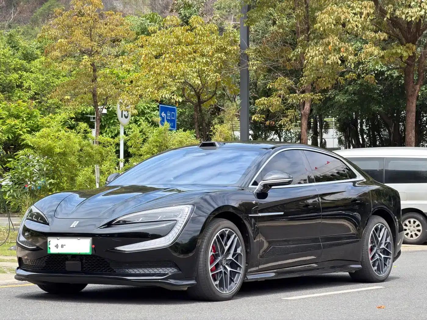 Looking up at the 2025 U7 EV four-seater flagship edition — миниатюра 1
