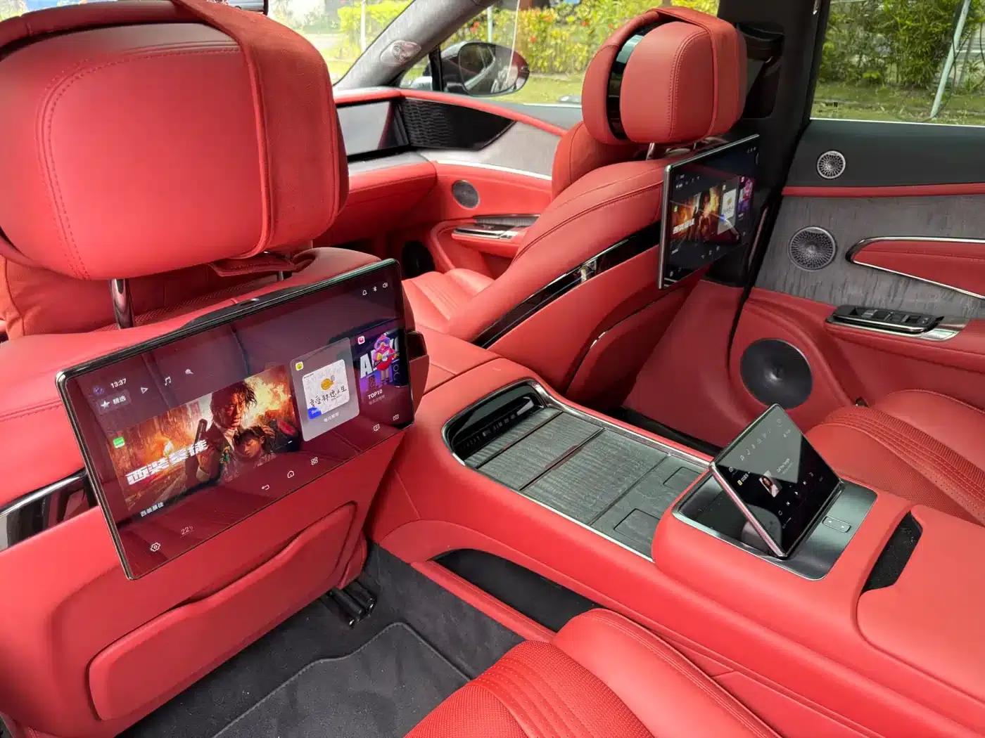 Looking up at the 2025 U7 EV four-seater flagship edition — миниатюра 12