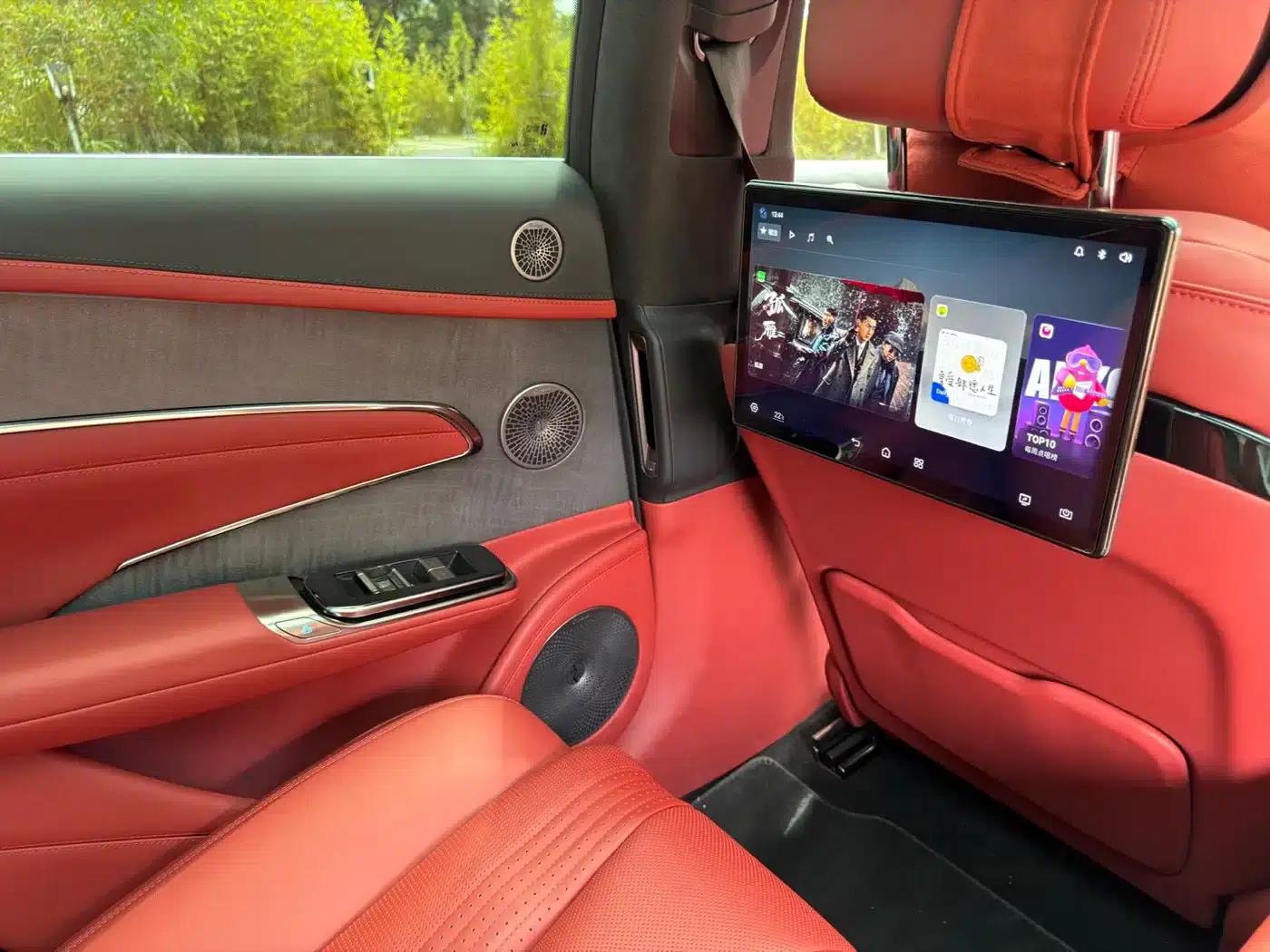 Looking up at the 2025 U7 EV four-seater flagship edition — миниатюра 17