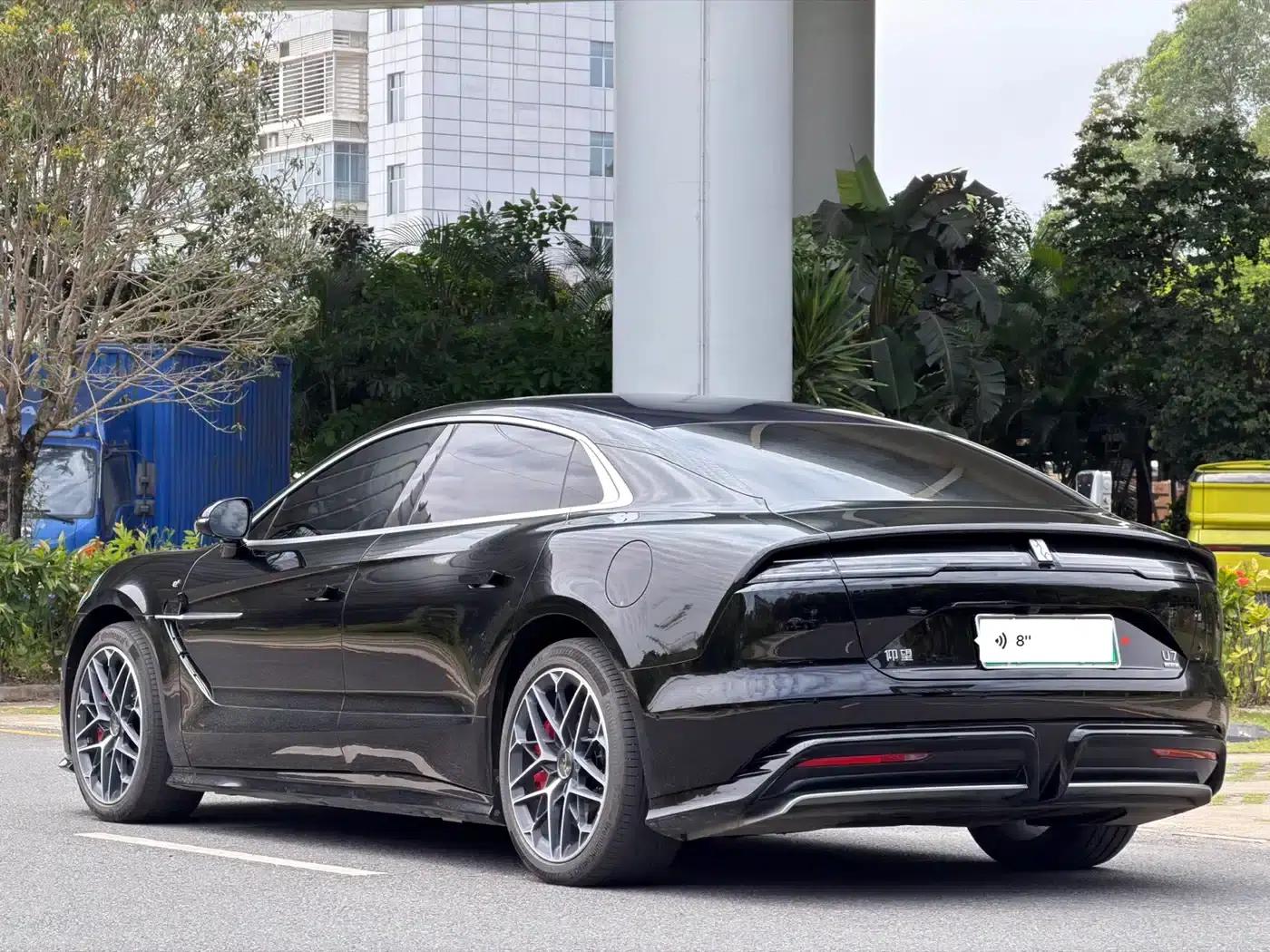 Looking up at the 2025 U7 EV four-seater flagship edition — миниатюра 4