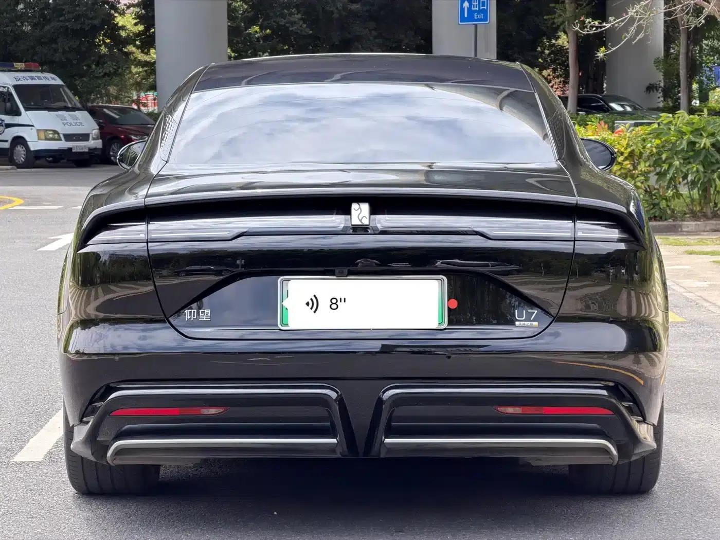 Looking up at the 2025 U7 EV four-seater flagship edition — миниатюра 5