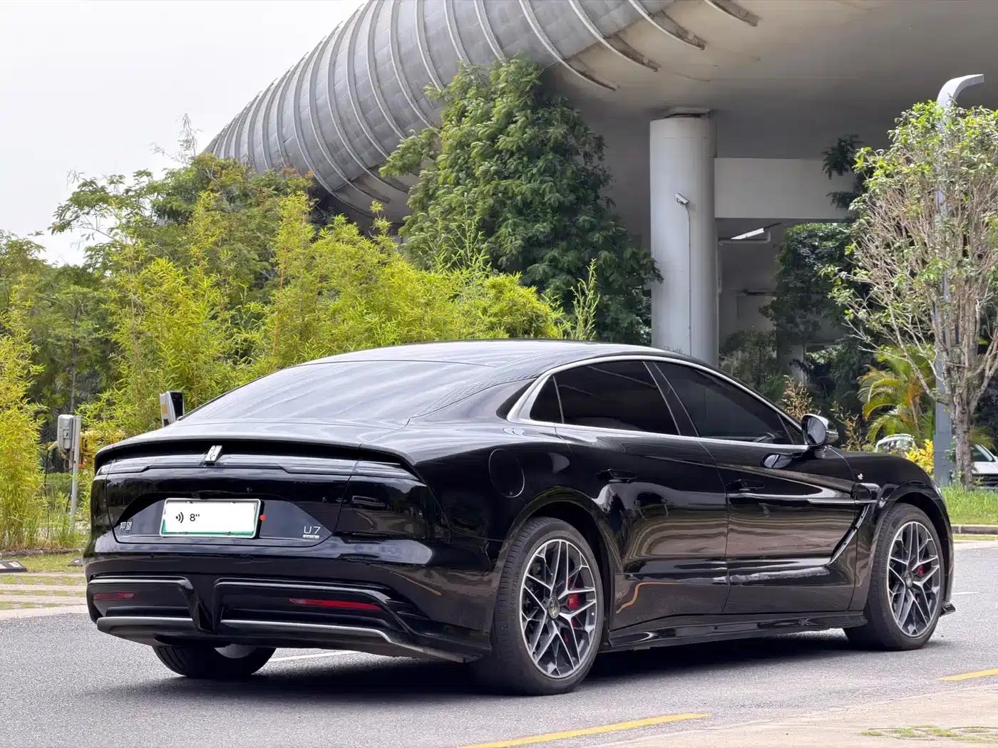 Looking up at the 2025 U7 EV four-seater flagship edition — миниатюра 6