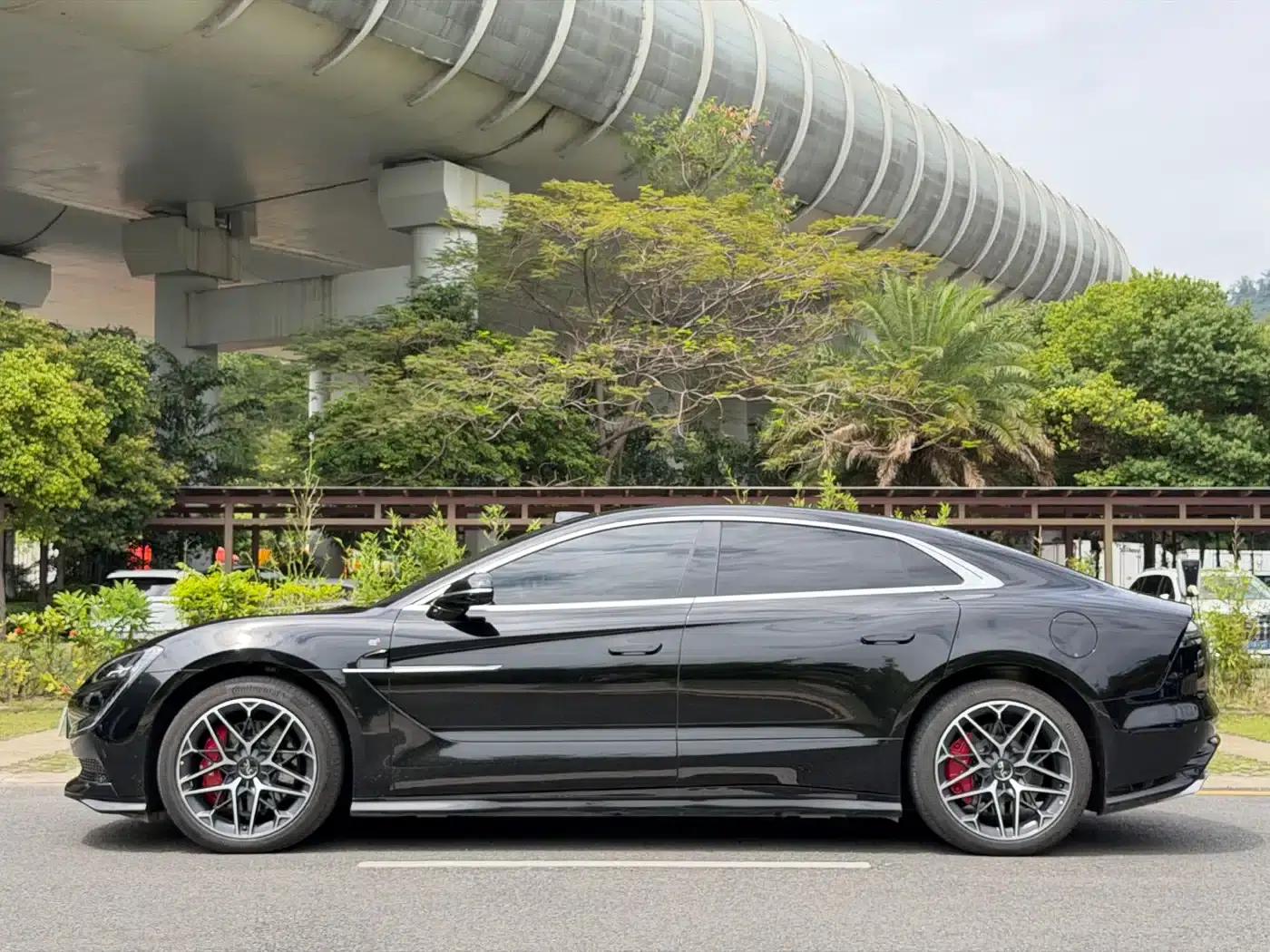 Looking up at the 2025 U7 EV four-seater flagship edition — миниатюра 7