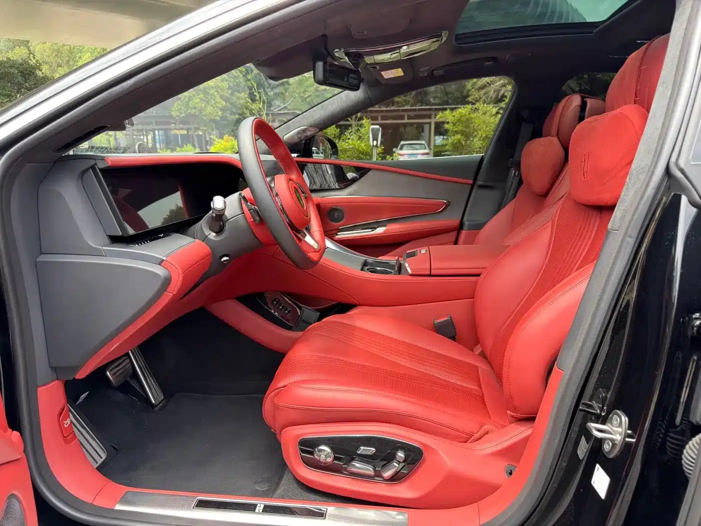 Looking up at the 2025 U7 EV four-seater flagship edition — миниатюра 8