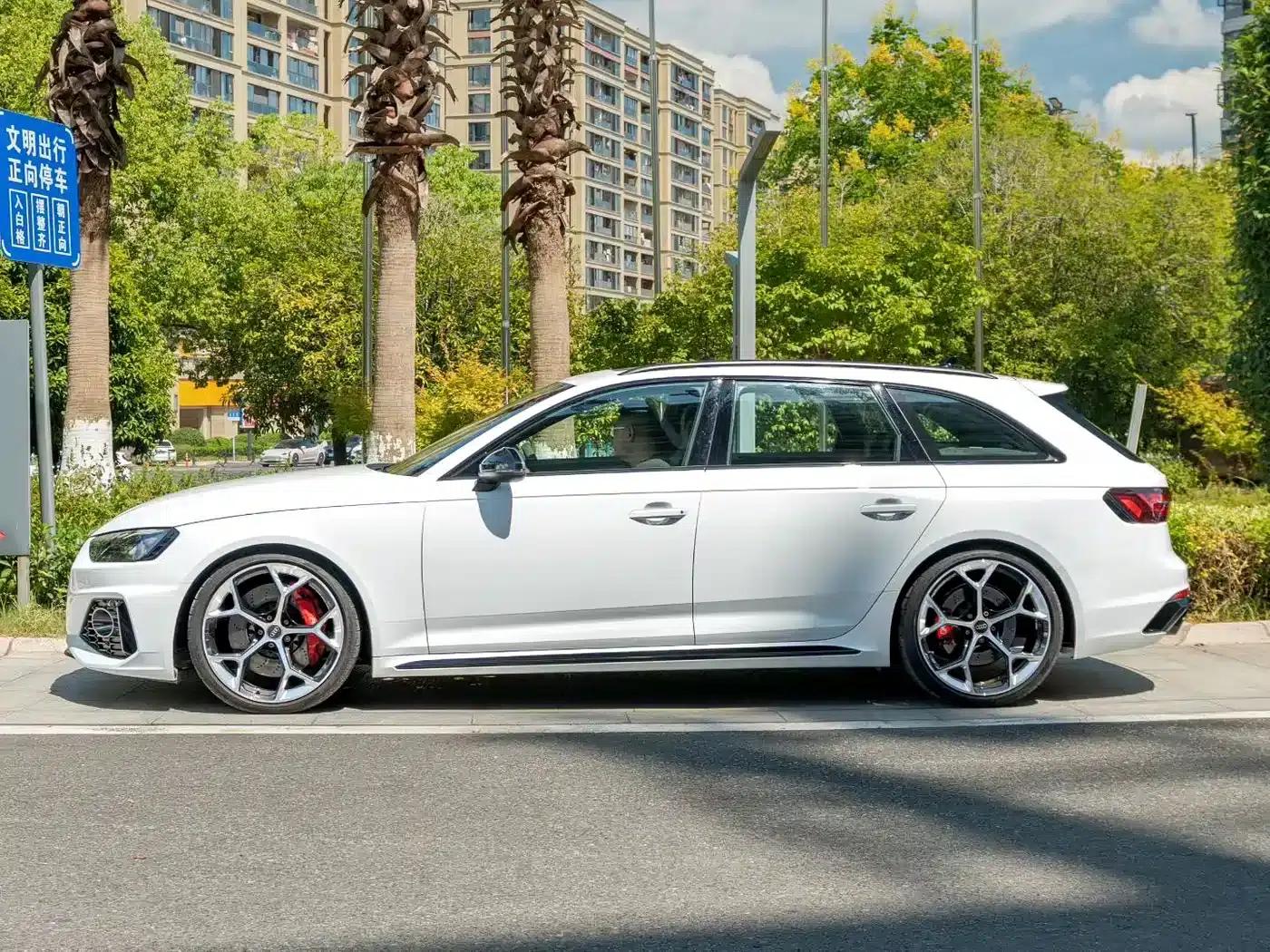 2024 Audi RS 4 RS4 Avant Sport Edition — миниатюра 3