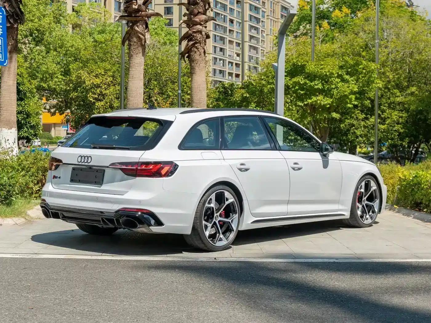 2024 Audi RS 4 RS4 Avant Sport Edition — миниатюра 4