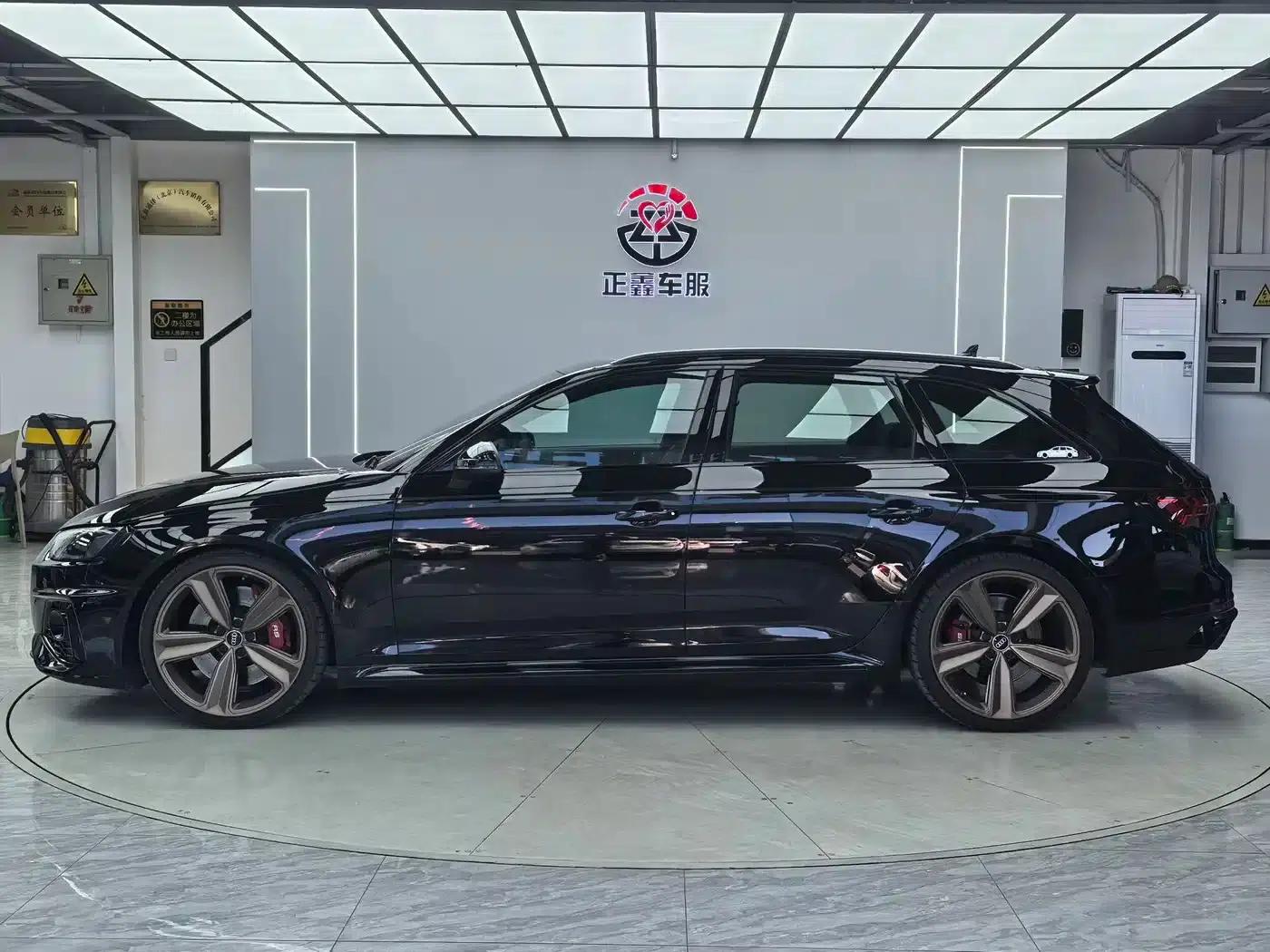 2021 Audi RS 4 RS4 Avant Dark Gold Edition — миниатюра 4