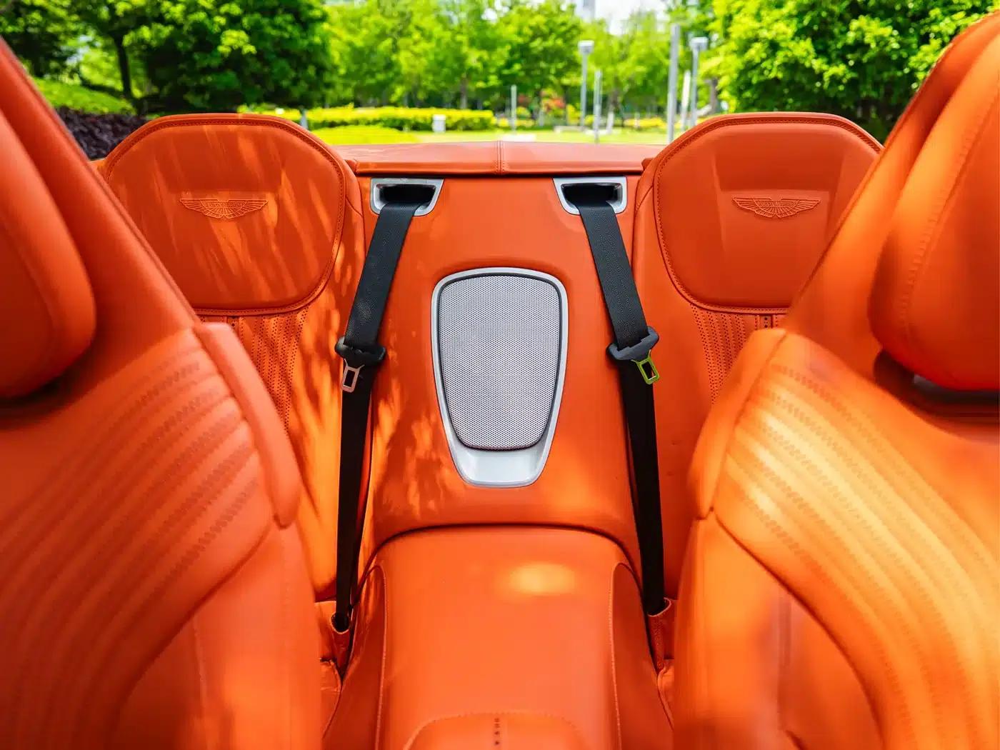 Aston Martin DB11 2023 4.0T V8 Volante — миниатюра 11