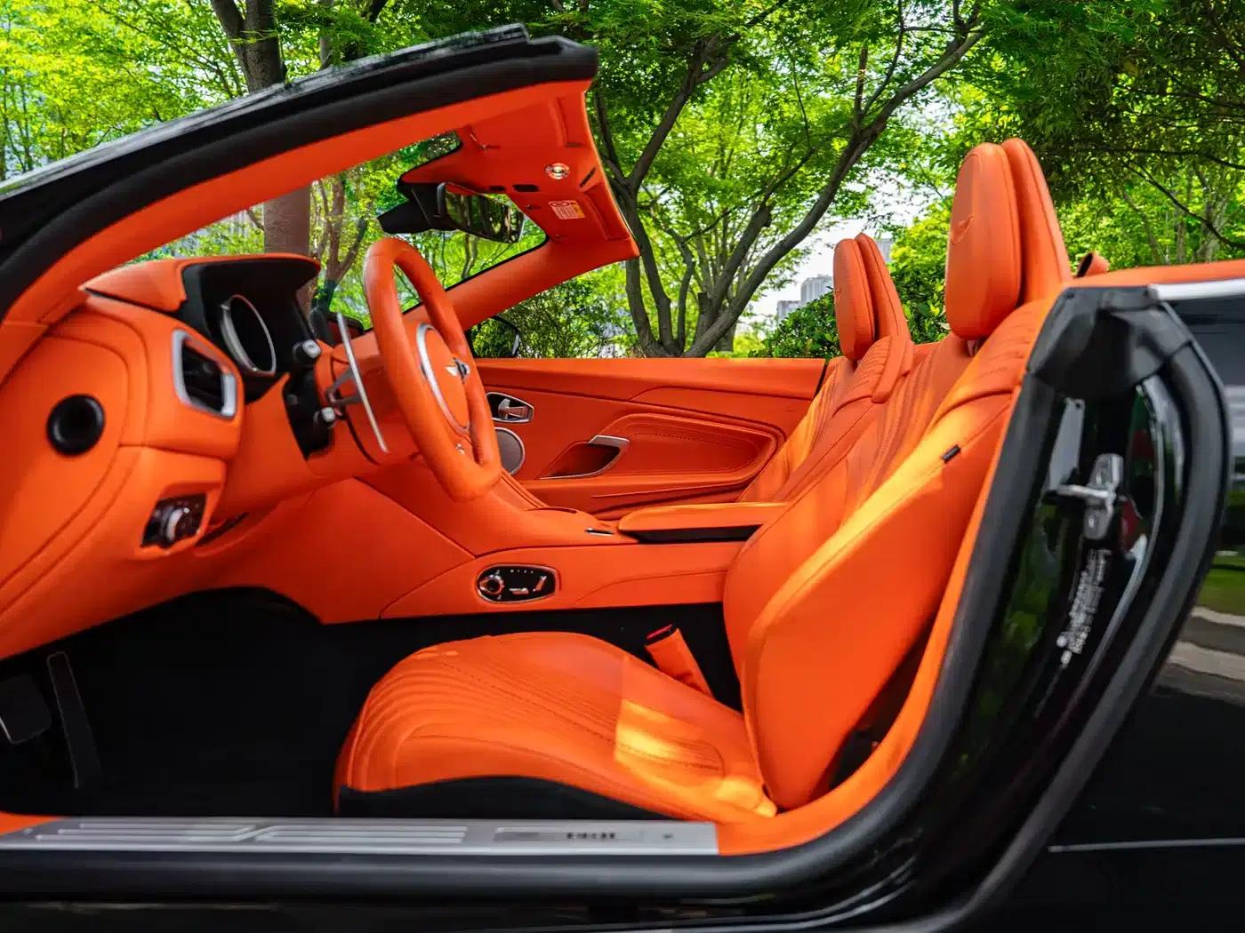 Aston Martin DB11 2023 4.0T V8 Volante — миниатюра 12