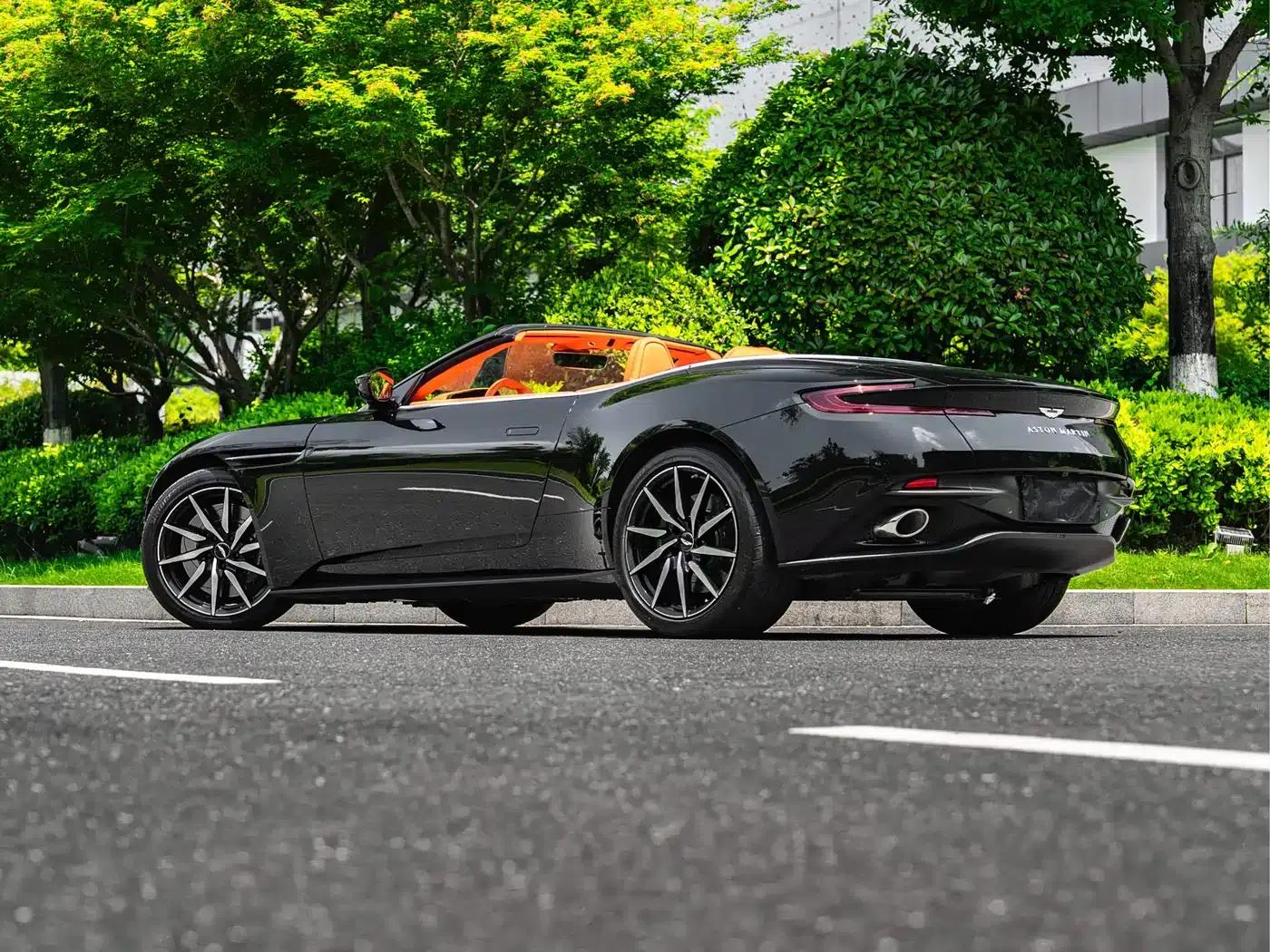 Aston Martin DB11 2023 4.0T V8 Volante — миниатюра 13