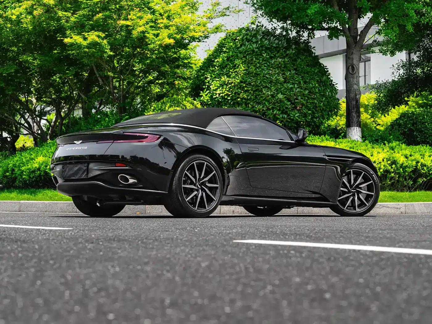 Aston Martin DB11 2023 4.0T V8 Volante — миниатюра 15