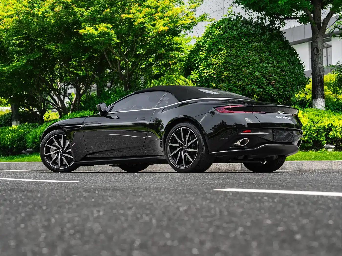 Aston Martin DB11 2023 4.0T V8 Volante — миниатюра 16
